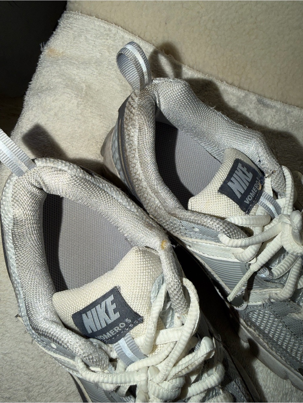 Boys Nike Sneakers - Picture 5 of 7